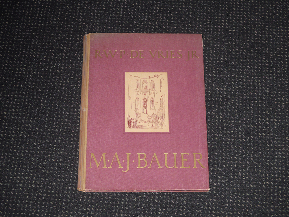 M.A.J. Bauer door R.W.P. de Vries, 143 pag. hard cover