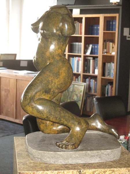 Marian Leijtens, 60x32x45cm, vrouwentorso, brons, zijkant 2