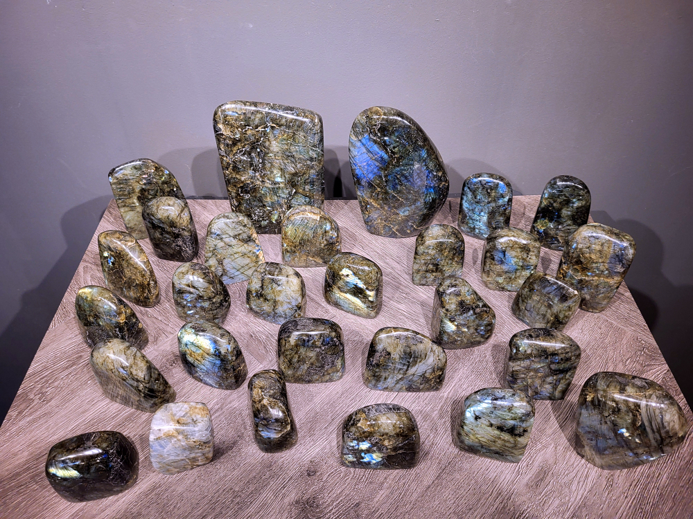 Labradoriet, diverse afmetingen, vanaf 10,- euro, nr. 0