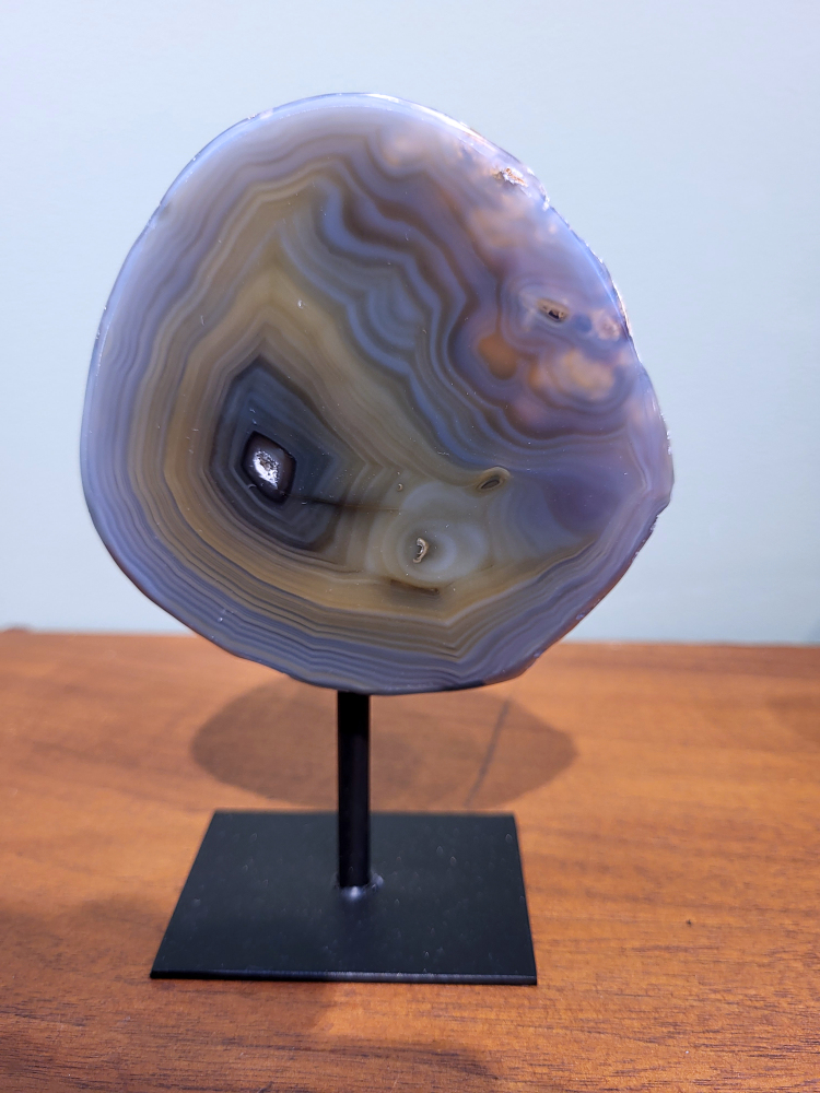 Agaat op standaard, 460 gram, 15cm hg. en 11cm br. 15,- euro, nr. 55