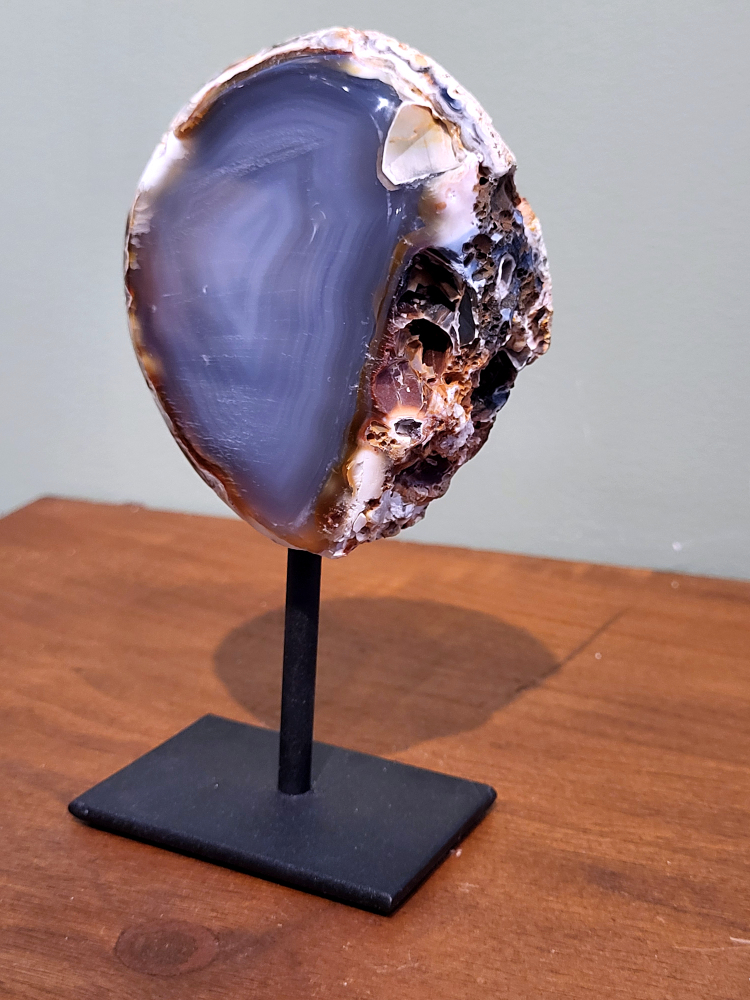 Agaat op standaard, 576 gram, 16 cm hg en 8 cm br. 20,- euro, nr. 54