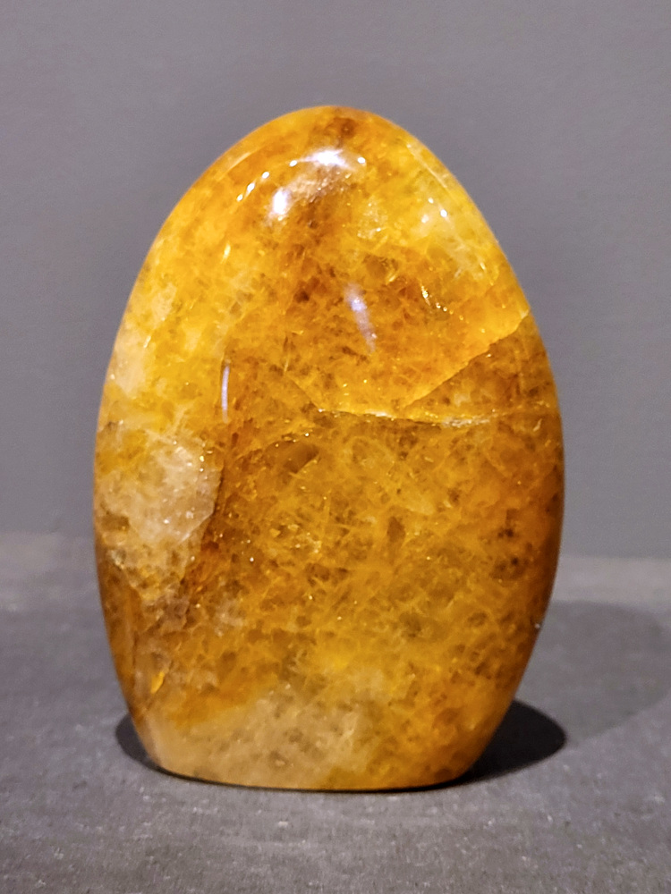 Golden healer, sculptuur, 1kg, 13cm hoog, 36,- euro, nr. 1