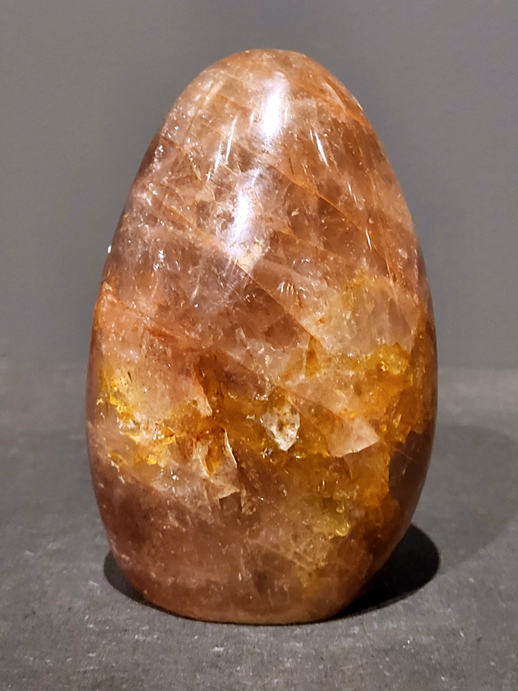 Red healer, sculptuur, 0,9kg, 12cm hoog, 32,-euro, nr. 19