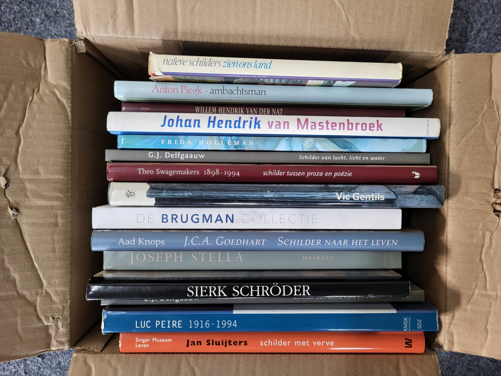 15 Monografieën van bekende kunstenaars, normaal 25,- euro per stuk, nu een doos voor de prijs van 1, totaal 25,- euro, nr. 36 (doos 1)