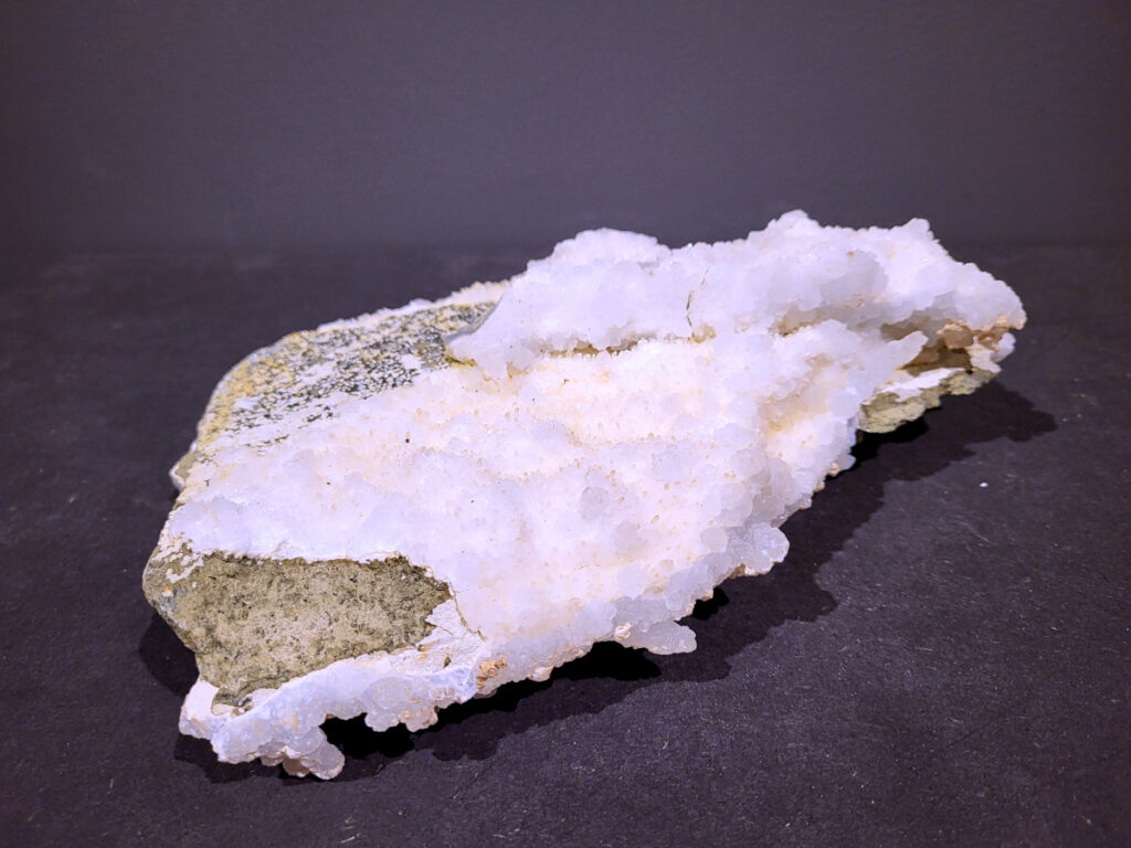 Okeniet, 2,3kg, 35,- euro, nr. 15

Okeniet bestaat uit hele fijne kristalletjes die eruit zien als bolletjes wol. Je krijgt de neiging om het even te willen aaien, maar doe dit niet want de kristallen zijn zeer kwetsbaar en zullen breken.
Vindplaats: India