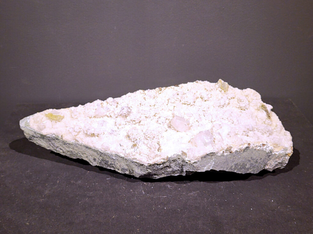 Okeniet, 7,4kg, 95,- euro, nr. 14

Okeniet bestaat uit hele fijne kristalletjes die eruit zien als bolletjes wol. Je krijgt de neiging om het even te willen aaien, maar doe dit niet want de kristallen zijn zeer kwetsbaar en zullen breken.
Vindplaats: India