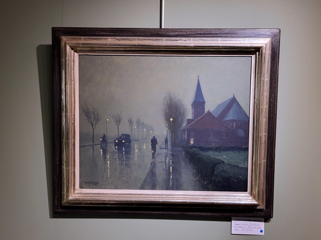 <strong>Dekker, Henk Dekker, 40x50cm doekmaat, herfstavond, de oude Sportlaan in Den Haag, incl. bladgouden lijst, gedateerd 1950, 1850,- euro, nr. 15a, gereserveerd.</strong>

<strong>Dekker, H. Dekker, Henk Dekker, 1897-1974</strong>
Dekker, Hendricus Nicolaas (Henk) Dekker werd in 1897 in Gouda geboren. Hij woonde en werkte later in Den Haag. Hier overleed hij ook in 1974. Henk Dekker vormde zich voornamelijk zelf. Wel kreeg hij aanwijzingen van H.J. van der Weele en schilderde, tekende en aquarelleerde in naturalistische trant, havengezichten, marines en strand- en duingezichten, langs de Nederlandse kunst en langs de Middellandse zee bij Marokko, Bretagne, Belgie, Engeland en Zweden.

<strong>Hij was lid van de Nederlandse Kunstkring en gaf les aan  Cor van Heusden te Rotterdam.</strong>

Henk Dekker heeft in het begin, zijn carrière als kunstschilder, gekoppeld aan een dienstverband bij het Gemeentelijk Energiebedrijf. Hij exposeerde veelvuldig bij Pulchri in Den Haag en bij diverse gelegenheden in collectief verband met de Nederlandse Kunstkring waarvan hij lid was en geruime tijd een bestuursfunctie als penningmeester heeft bekleed.

Zijn belangstelling voor zeeschilderwerken kreeg intensieve vorm door zijn vele reizen met coasters en loodsboten. Tijdens deze zeereizen legde hij de basis voor veel van zijn werken. Werken van Henk Dekker zijn te vinden in alle delen van de wereld. Vooral in België geniet hij grote bekendheid; hij heeft dan ook vaak op uitnodiging geëxposeerd in Brussel, Antwerpen, Gent, Luik en St. Niklaas. Zijn werk ondervond ook grote belangstelling in de US.

<strong>Op oudere leeftijd was Henk Dekker nog vaak te vinden op de plaatsen waar de grillen der natuur zich op hun best tonen: op de boulevards en pieren langs de Noordzee, w.o. Scheveningen en Hoek van Holland, de Zuid-Hollandse en Zeeuwse eilanden. Graag tekende hij langs langs wateroevers nog de schaarse, pittoreske stadshaventjes.</strong>

 
Dekker, Hendricus Nicolaas (Henk) Dekker was born in 1897 in Gouda and he died in 1974 in Den Haag. Henk Dekker painted harbourviews, marines, coastviews and some lanscapes. He has worked in Marokko, Belgium, England, The netherlands and Bretagne and Sweden.