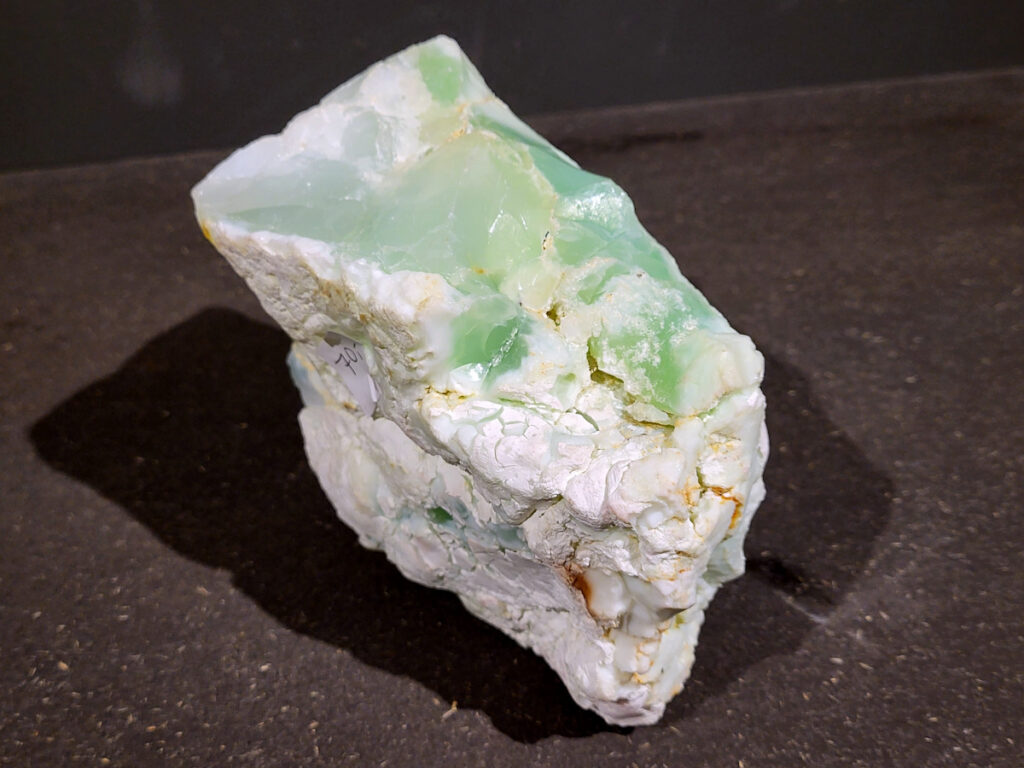 Chrysopraas ruw, 1,4kg, 19cm breed, 70,- euro, nr. 3

beschrijving volgt
