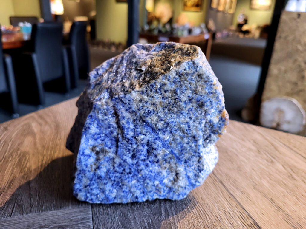 <strong>Sodaliet, ruw, 1,7 kg, 17,- euro, nr. 4</strong>