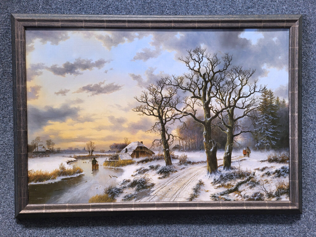 <strong>P. van Essel, afmeting 60x90cm doekmaat, afmeting incl. lijst 72x102cm, 450,- euro, nr. 2</strong>

Essel, Peter van Essel, geb. 1936-2021
Peter van Essel is een 20ste eeuws landschapsschilder van veelal wintergezichten in de manier van B C Koekkoek. Werkte en woonde geruime tijd in Apeldoorn. Peter van Essel (1936-2021) schilderde helemaal in de traditie van de 19e eeuwse ‘Hollandse School’. Zijn romantische stijl lijkt op die van B.C. Koekkoek, een grootheid in die dagen. Evenals Koekkoek toont ook Van Essel met grote voorliefde prachtige bomen in een winters landschap. Over Van Essel is tot dusverre nagenoeg niets bekend, behalve dat hij in Apeldoorn woonde en werkte. Na lang zoeken en speuren, duikt dan eindelijk zijn naam op in het Nationaal Archief. In dat archief worden de interneringskaarten bewaard, die de Japanse bezetters van Nederlands-Indië tijdens de Tweede Wereldoorlog bijhielden van alle gevangen Nederlanders. Op een van die kaarten staat te lezen: “Peter R. van Essel, leeftijd 3 jaar, Frans Halslaan 20 Bandoeng”. Het is het eerste levensteken van de man. Een laatste vond ik vanochtend. Het is een In Memoriam, geschreven door een vriend op 19 oktober 2021: “In nagedachtenis van Peter van Essel, een talentvolle landschapsschilder en eigenzinnig filosofisch prachtmens.” Het zal je maar gezegd zijn. Naschrift: Achterop de lijst van een van beide schilderijen staat de naam van een van de kopers, lang geleden in 1981, van het schilderij: ‘J. Houtwipper’. Die naam is hoogst zeldzaam, maar juist daardoor is het makkelijk te detecteren om wie het precies gaat. Na wat zoekwerk kwam ik uit bij ‘Jan Houtwipper’, tweelingbroer van Henk Houtwipper uit Heemskerk. Beiden hebben in 2019, zo lees ik in het Noord-Hollands Dagblad, een ridderorde ontvangen omdat ze gezamenlijk het uurwerk van de oude kerk van Heemskerk gerestaureerd hebben. Het schilderij zal dus, voordat het bij mij belandde, bij Jan thuis hebben gehangen. Over ‘winters’ en ‘klokken’ gesproken, laten we beide broers en vooral ook de maker van het schilderij eren met een toepasselijk gedicht van Gerrit Kouwenaar: De winter staat stil Schrijf de winter staat stil, lees een dag zonder dood spel de sneeuw als een kind, smelt de tijd als een klok die zich spiegelt in ijs het is ijskoud vandaag, dus vertaal wat men schrijft in een klok die niet loopt, in het vlees dat bestaat als sneeuw voor de zon en schrijf hoe haar lichaam bestond en zich boog gelenigd in vlees en keek achterom in het oog van vandaag, en lees wat hier staat de zon op de sneeuw, het kind in de slee het dichtgewaaid spoor, de onleesbare dood