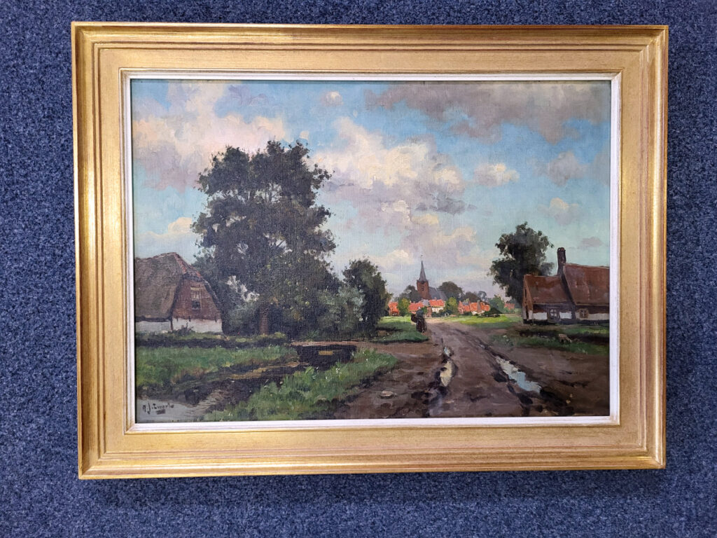 <strong>A.J. Zwart, dorpsweg, afmeting 50x70cm doekmaat, afmeting incl. lijst 66x86cm, 550,- euro, nr. 15

Zwart, A.J.Zwart, Arie Zwart, 1903-1981
Zwart, A.J. Zwart is geboren te Rijswijk op 30.08.1903 en overleden te Laren
op 27.08.1981.
Toen Adrianus Johannes(Arie) Zwart te kennen gaf schilder te willen worden,
remden zijn ouders, die een winkel dreven, hem af. Ze bewogen hem eerst een
opleiding tot reclameschilder in Amsterdam te volgen. Maar Zwart die bij
tochten naar de Veluwezoom had gemerkt dat er veel belangstelling bestond
voor zijn schilderijen die hij vlot verkocht, zag daarna toch kans een opleiding
aan de Haagse Academie te volgen.
Na zijn huwelijk in 1926 begon een zwervend bestaan. Eerst trok het gezin met
een woonwagen door Brabant. Toen in 1936 een erfenis werd ontvangen,
waardoor de opdracht tot het bouwen van een boot kon worden verstrekt, lag
de wereld open. Met de ‘De Trekschuit’ werd bijna veertig jaar(tot 1974) door
het land gezworven. Alom trok dit vaartuig de aandacht door de bloemen die
aan dek werden meegevoerd. Bloemen waren ook de kenmerkende
elementen in de schilderijen van Zwart. In zijn stillevens, maar ook in zijn
landschappen werd meestal een overdaad aan bloemen gevonden. Zijn reizen
naar Frankrijk en Spanje hebben hieraan ongetwijfeld bijgedragen. In
moeilijker tijden echter, als de schilder zich depressief voelde, werden de
schilderijen, in overeenstemming daarmee, donkerder van kleur.
Zwart heeft veel geëxposeerd, zowel op zijn boot als in de kunsthandel.
Rond 1938 kwam hij naar Meppel. Daar bracht hij de oorlogsjaren door. Al
snel kwam hij in contact met andere Meppeler schilders. Samen brachten ze
veel plezierige avonden door. Even werden dan de donkere tijden naar de
achtergrond verdreven als piano- en vioolspel, overstemd door luid gezang,
opklonk vanuit het Balkengat waar ‘De Trekschuit’ lag afgemeerd.
De laatste jaren van zijn leven woonde hij met zijn echtgenote in het Rosa
Spierhuis in Laren.

Zwart, A.J.Zwart , Arie Zwart was born in Rijswijk in 1903 and he died in Laren in
1981.</strong>