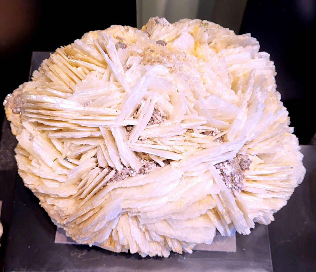 <strong>Klevelandiet, moskoviet en lepidoliet, 17kg, 250,- euro, nr. 1</strong>

beschrijving volgt..........