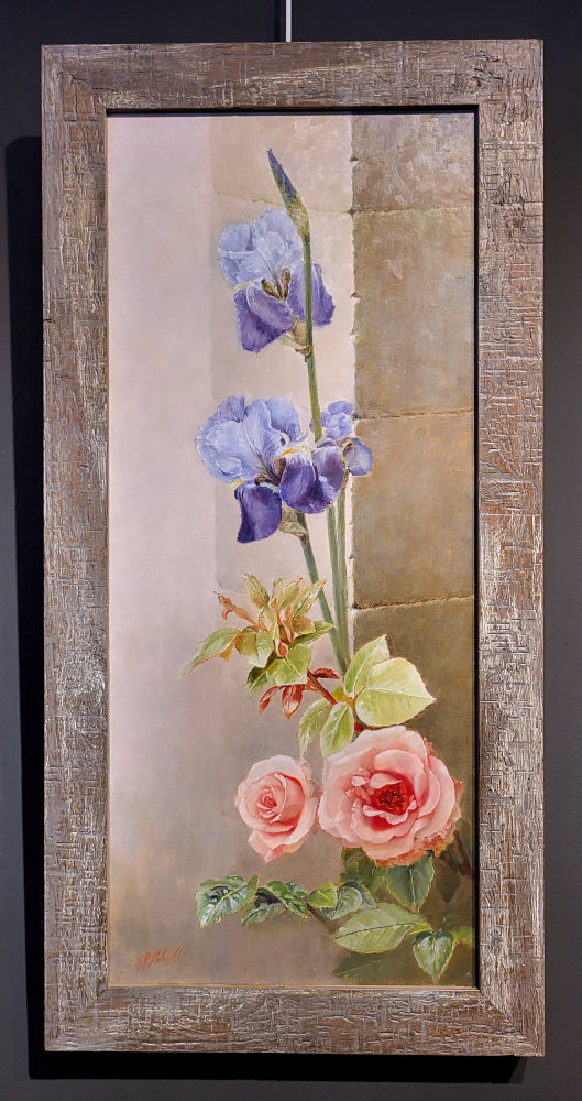 E.P. Moleveld, bloemen, 30x70cm doek, incl. lijst, 1150,- euro, nr. 421

Moleveld, E.P.Moleveld, Ed Moleveld 1946-
Moleveld, E.P. Moleveld, een kunstenaar met een ongelooflijke perfectie.
Eduard Pieter Moleveld, geboren in Den Haag op 1 mei 1946 en zoon van de
bekende voetschilder Pieter Moleveld. Een naturalistisch fijnschilder, die al zijn
objecten zo weet te analyseren, dat hij door een eigen manier van
kleuropbouw zijn schilderijen tot een ongekende klasse weet te brengen.
Wanneer men zijn werk van dichterbij bekijkt, zal men een overvloed aan
kleuren zien, die op afstand in elkaar overvloeien en het koper, tin, glas of
welke stof dan ook, een echtheid meegeven van een weergaloze kwaliteit.
Een belangrijk criterium voor Ed Moleveld is dat wanneer hij eetbare produkten
schildert, zoals fruit, groente of snoep, hijzelf geprikkeld moet worden om het te
willen eten.
E.P. Moleveld geniet grote belangstelling voor zijn werk in binnen- en
buitenland en heeft reeds vele nationale en internationale tentoonstellingen
met groot succes kunnen afronden.


Eduard Pieter Moleveld received his first painting lessons from his father, the foot-
painter Pieter Moleveld. Eduard took a five-year course in the United States, at the
Academy in Minneapolis. His painting was highly appreciated in the U.S. and he
received two art awards.
Moleveld’s oeuvre can be divided into two categories: in the first place his still life
compositions (with are undoubtedly his strongest side), and secondly his purely
magic-realist paintings. His works are characterised by extreme precision and
perfectly true-to-life rendering of the subject. Moleveld analyses the colour and
shape of his subjects with great accuracy before committing them to the canvas.
Eduard Pieter Moleveld has clearly staked out a niche of his own in the present-
day world of Dutch painting. As a professional artist he attracts wide interest. His
works have already been on display at many exhibitions in the Netherlands and
abroad.
